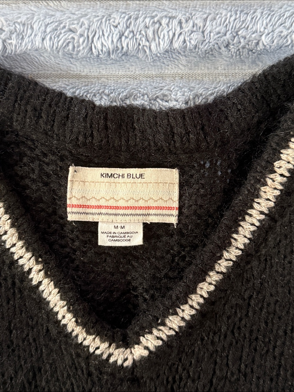 Kimchi Blue Urban Outfitters Black Rose Knit V-Neck Sweater Vest – Size M - Picture 2 of 9